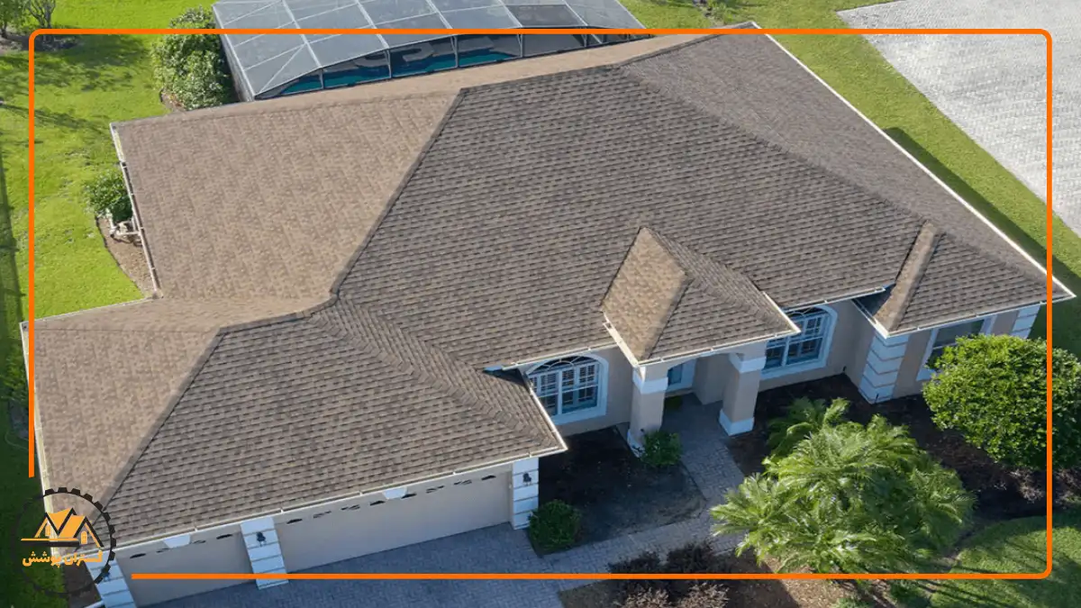 تصویر یک ویلا با سقف شیبدار چهارطرفه