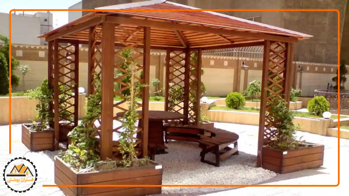 تصویر یک آلاچیق با سقف چوبی